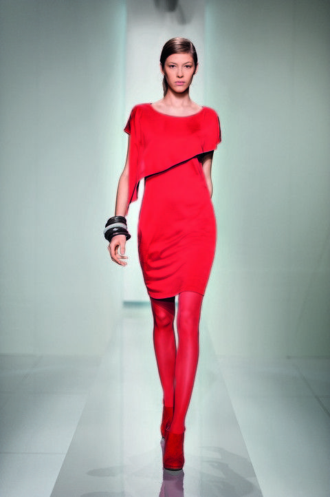 Lip, Dress, Shoulder, Human leg, Joint, Red, One-piece garment, Style, Waist, Fashion model, 