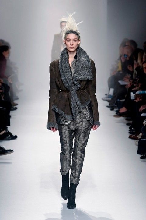 Fashion show, Event, Shoulder, Runway, Joint, Outerwear, Fashion model, Winter, Style, Jacket, 