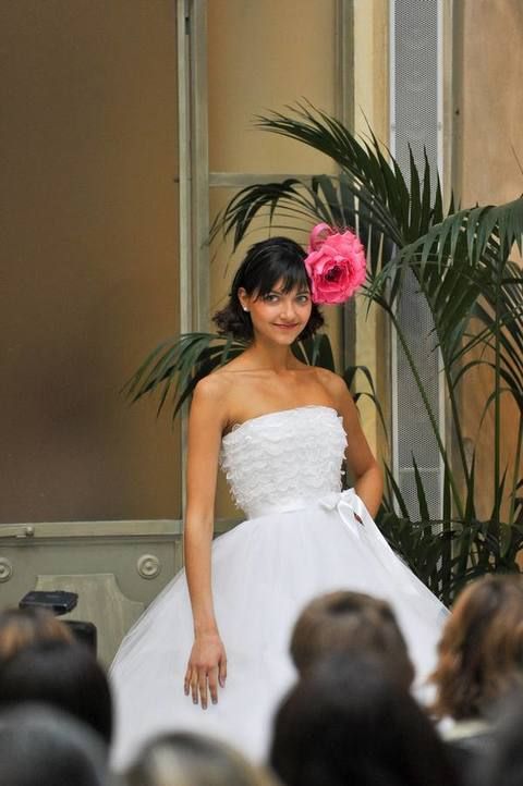 Hairstyle, Shoulder, Strapless dress, Bridal clothing, Dress, Petal, Wedding dress, Gown, Bride, Waist, 