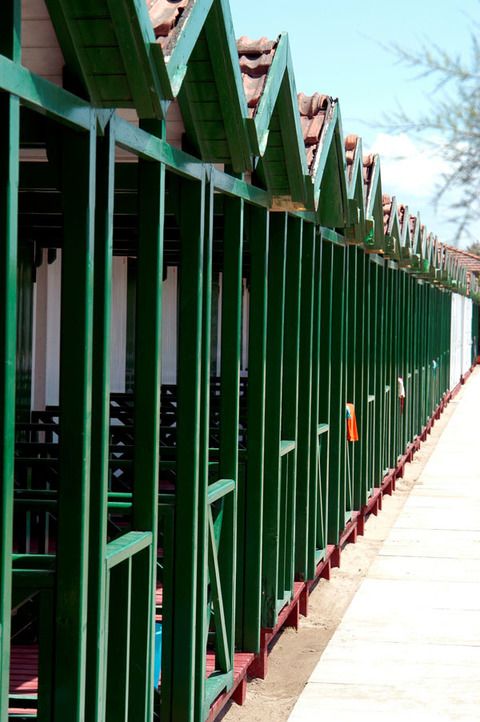 Green, Line, Teal, Carmine, Parallel, Composite material, Iron, Symmetry, Home fencing, Coquelicot, 