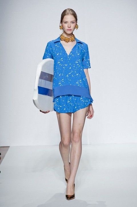 Blue, Sleeve, Shoulder, Human leg, Joint, Fashion show, Style, Knee, Pattern, One-piece garment, 