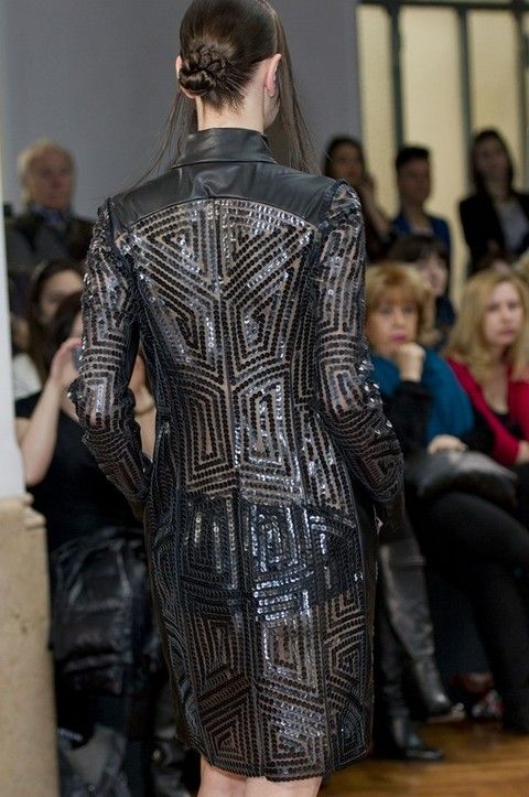 Human body, Shoulder, Dress, Joint, Outerwear, Style, Fashion show, Runway, Fashion model, Fashion, 