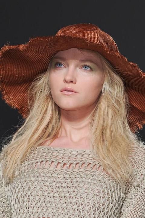 Clothing, Lip, Hat, Brown, Headgear, Costume accessory, Sun hat, Fashion, Tan, Fawn, 