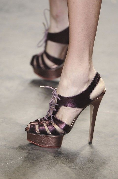 Footwear, Human leg, Joint, Sandal, High heels, Fashion, Foot, Purple, Beauty, Basic pump, 