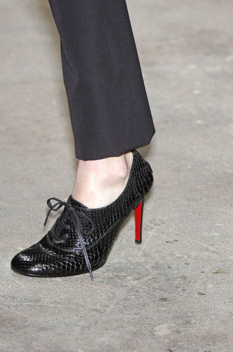 Human leg, Joint, Style, High heels, Fashion, Black, Street fashion, Basic pump, Grey, Foot, 