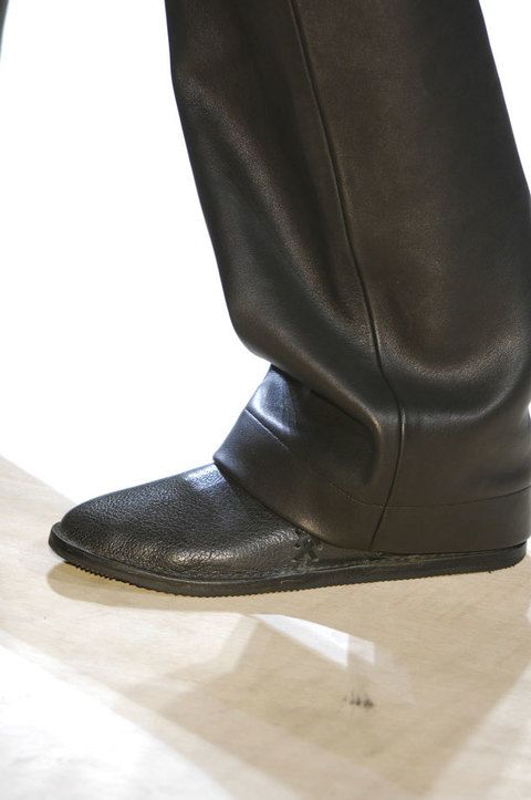 Brown, Shoe, Textile, Boot, Tan, Black, Leather, Beige, Material property, Natural material, 
