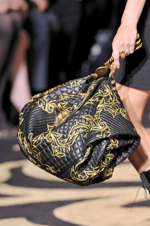 Bag, Style, Shoulder bag, Fashion, Black, Pattern, Luggage and bags, Visual arts, Hobo bag, Shadow, 