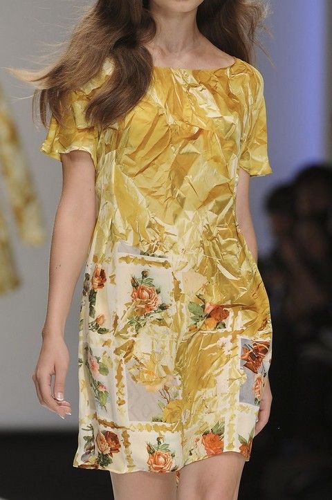 Clothing, Yellow, Hairstyle, Sleeve, Shoulder, Joint, Style, Amber, One-piece garment, Day dress, 