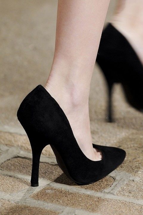 Footwear, High heels, Joint, Style, Basic pump, Fashion, Black, Sandal, Foot, Beige, 