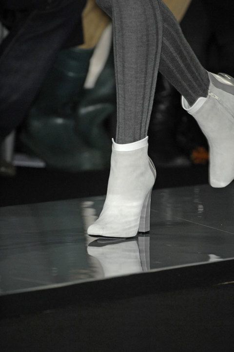 Leg, Human leg, Shoe, Joint, Dancing shoe, Ankle, Sock, Foot, Dance, Fashion design, 