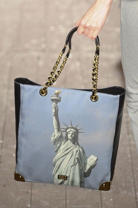 Style, Fashion accessory, Chain, Fashion, Bag, Shoulder bag, Metal, Material property, Silver, Strap, 