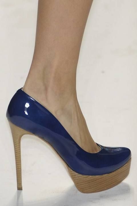 Footwear, Blue, Brown, High heels, Joint, Human leg, Tan, Fashion, Basic pump, Electric blue, 