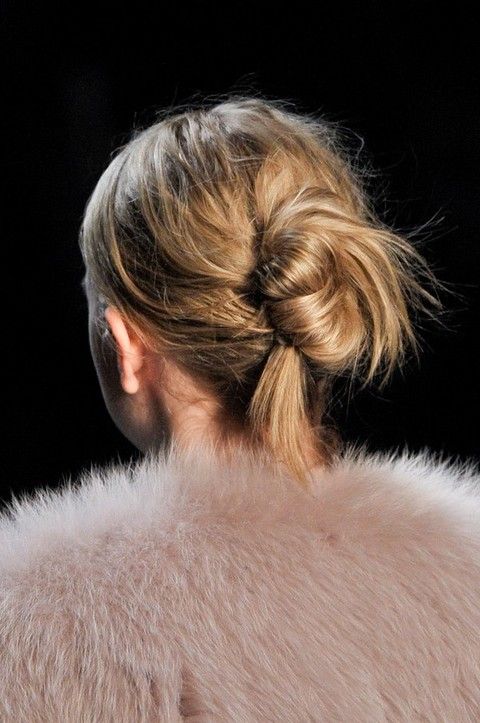 Hairstyle, Style, Earrings, Fur, Blond, Brown hair, Natural material, Fawn, Liver, Bun, 