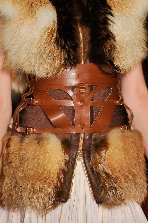 Brown, Textile, Natural material, Collar, Tan, Fashion, Snout, Liver, Costume accessory, Fawn, 