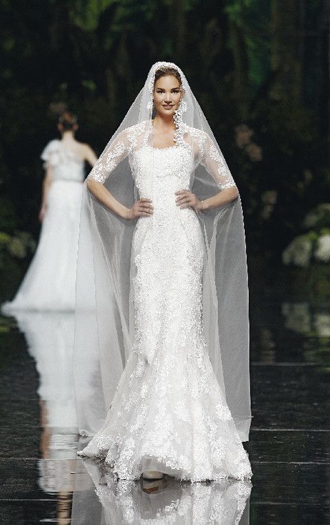 Clothing, Bridal clothing, Sleeve, Bridal veil, Shoulder, Dress, Textile, Photograph, Bride, Gown, 