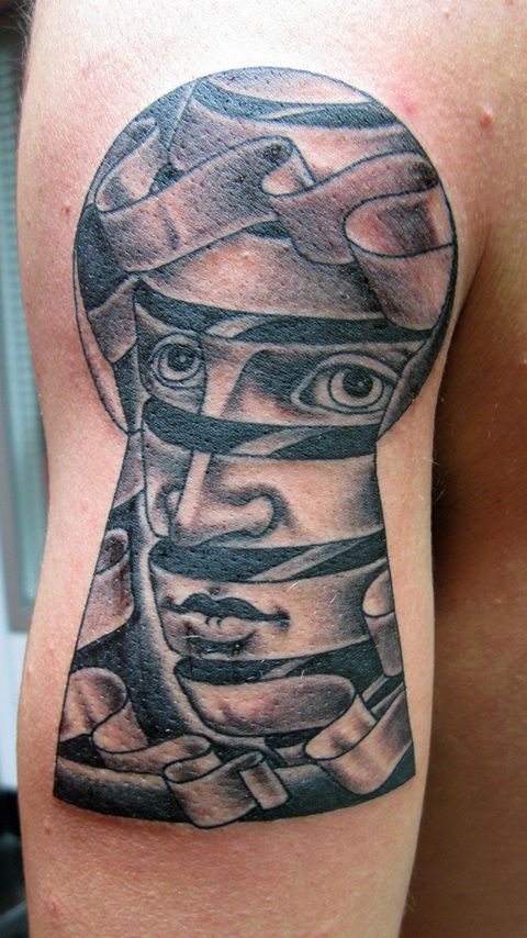 Tattoo, Skin, Shoulder, Human leg, Joint, Muscle, Organ, Calf, Temporary tattoo, Design, 