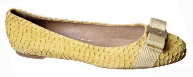 Brown, Yellow, Khaki, Fashion accessory, Tan, Beige, Natural material, Leather, Material property, Ballet flat, 