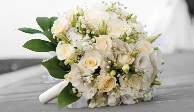 Petal, Bouquet, Yellow, Flower, White, Cut flowers, Floristry, Garden roses, Flower Arranging, Flowering plant, 