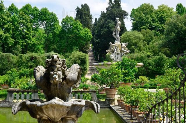 Garden, Sculpture, Water feature, Fountain, Monument, Classical sculpture, Statue, Stone carving, Landscaping, Botanical garden, 