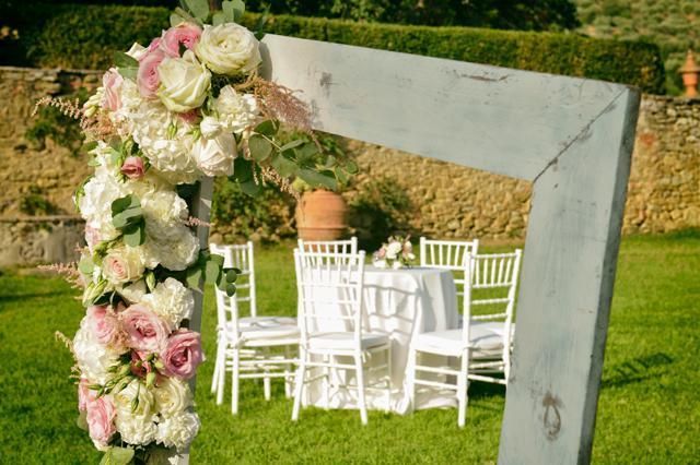 Petal, Flower, Bouquet, Pink, Cut flowers, Floristry, Chair, Flower Arranging, Peach, Garden roses, 