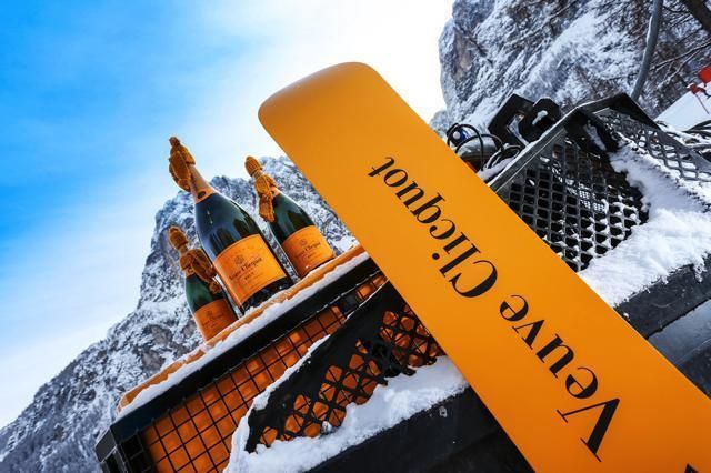 Snow, Winter, Orange, Freezing, Geological phenomenon, Spacecraft, Frost, Bottle, Beer bottle, Ash, 