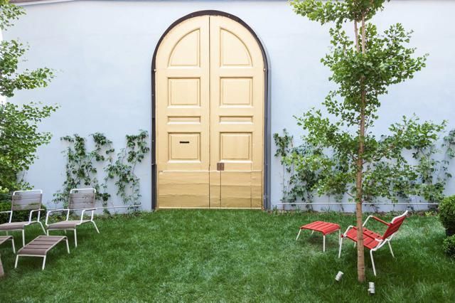 Door, Furniture, Home door, Outdoor furniture, Garden, Outdoor table, Backyard, Lawn, Yard, Door handle, 
