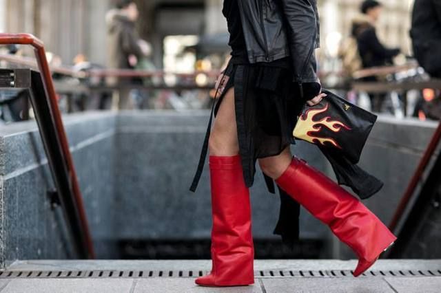 Human leg, Outerwear, Bag, Style, Street fashion, Jacket, Fashion, Leather, Luggage and bags, Boot, 