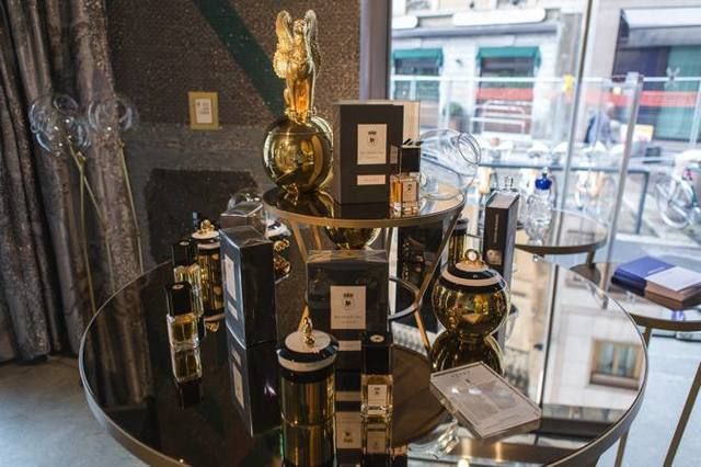 Brass, Award, Bronze, Trophy, Antique, Distilled beverage, Classic, Gold, 
