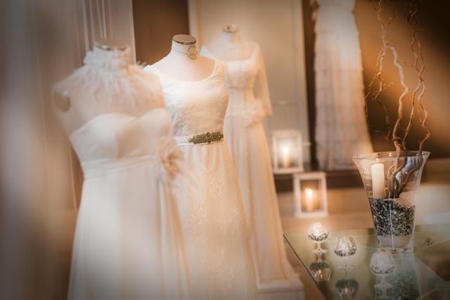 Dress, Textile, Bridal clothing, One-piece garment, Gown, Formal wear, Wedding dress, Mannequin, Bridal party dress, Embellishment, 
