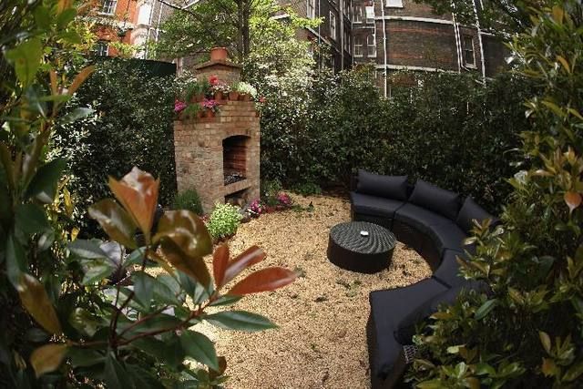 Garden, Backyard, Yard, Couch, Shrub, Courtyard, Patio, Landscaping, Outdoor structure, studio couch, 