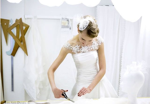 Bridal accessory, Textile, Bridal clothing, Dress, White, Elbow, Wedding dress, Bride, Fashion accessory, Gown, 