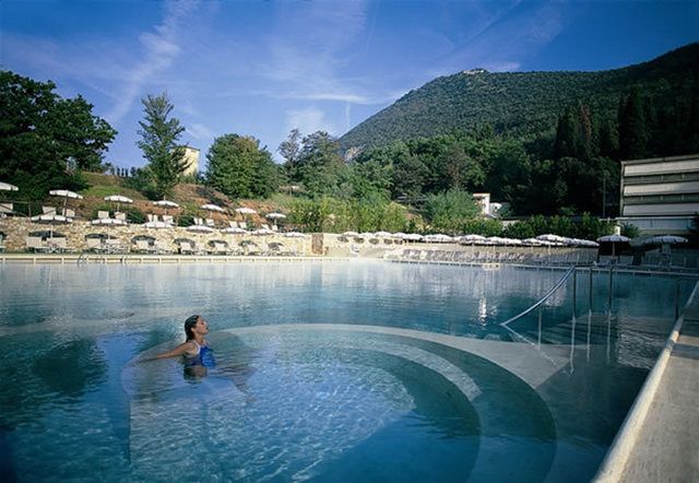 Leisure, Swimming pool, Aqua, Mountain range, Resort, Resort town, Reflection, Bathing, Leisure centre, Swimwear, 