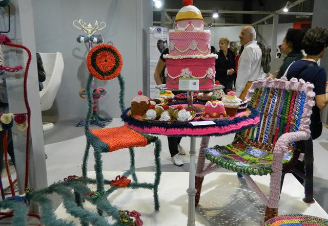 Sweetness, Cake, Dessert, Baked goods, Cuisine, Decoration, Tablecloth, Cake decorating, Natural material, Creative arts, 