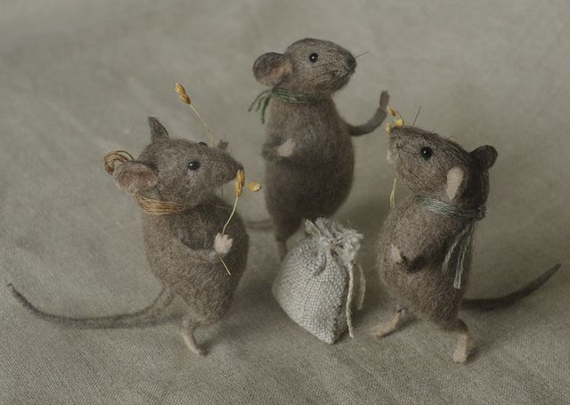Organism, Adaptation, Snout, Toy, Pest, Grey, Beige, Fawn, Animal figure, Mouse, 