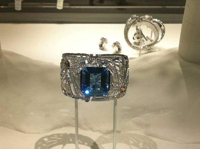 Blue, Jewellery, Fashion accessory, Aqua, Ring, Teal, Electric blue, Natural material, Gemstone, Cobalt blue, 