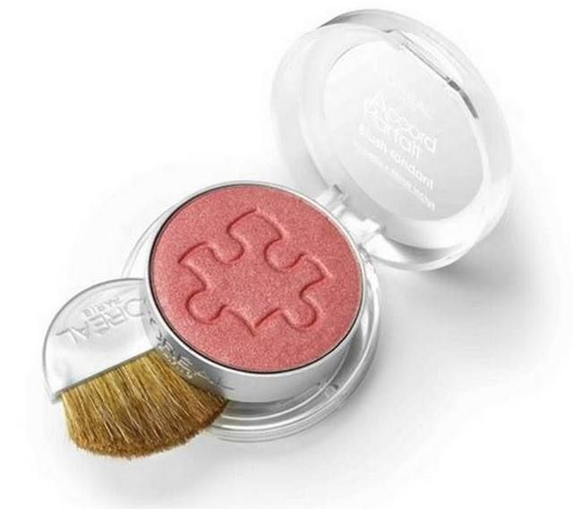 Brush, Face powder, Cosmetics, Circle, Peach, Silver, Glitter, Makeup brushes, Chemical compound, 