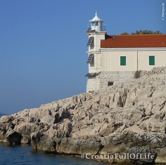 Coastal and oceanic landforms, Window, Coast, Rock, Wall, Bank, Bedrock, Sea, Azure, Shore, 