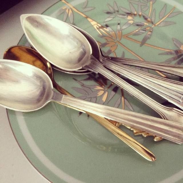 Cutlery, Dishware, Kitchen utensil, Spoon, Serveware, Metal, Natural material, Household silver, Silver, Circle, 