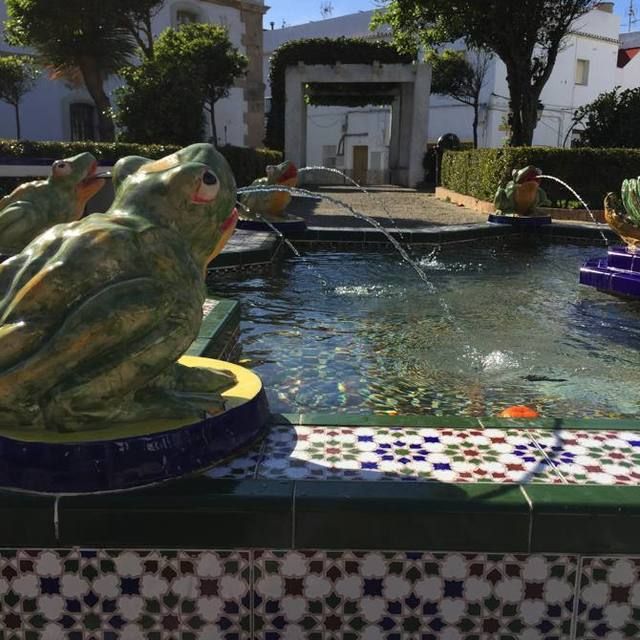 Sculpture, Water feature, Majorelle blue, Tile, Fountain, Statue, Mosaic, Frog, Toad, True frog, 