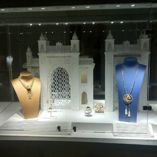 Jewellery, Fashion, Natural material, Display case, Fashion design, Collection, Silver, Display window, Gold, Transparent material, 