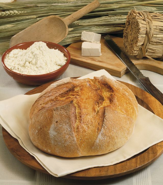 Bread, Food, Ingredient, Flour, Kitchen utensil, Baked goods, Powder, Dishware, Cuisine, All-purpose flour, 