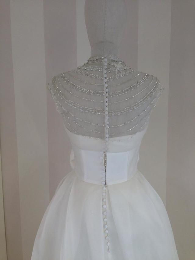 Shoulder, Bridal accessory, Textile, White, Dress, Wedding dress, Bridal clothing, Embellishment, Ivory, One-piece garment, 