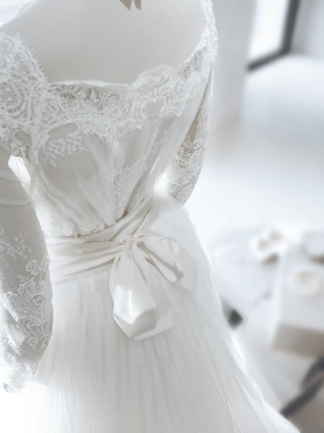 Dress, Textile, Bridal clothing, White, Bridal accessory, Wedding dress, Gown, One-piece garment, Embellishment, Bridal party dress, 