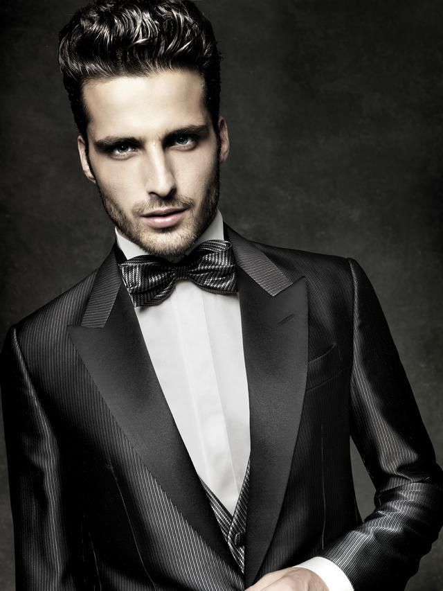 Coat, Dress shirt, Hairstyle, Collar, Facial hair, Outerwear, Formal wear, Suit, Style, Jaw, 