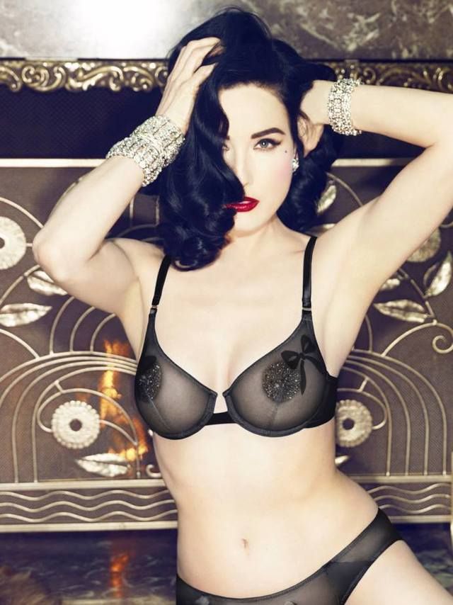 Brassiere, Hairstyle, Swimsuit top, Black hair, Undergarment, Lingerie, Trunk, Chest, Beauty, Thigh, 