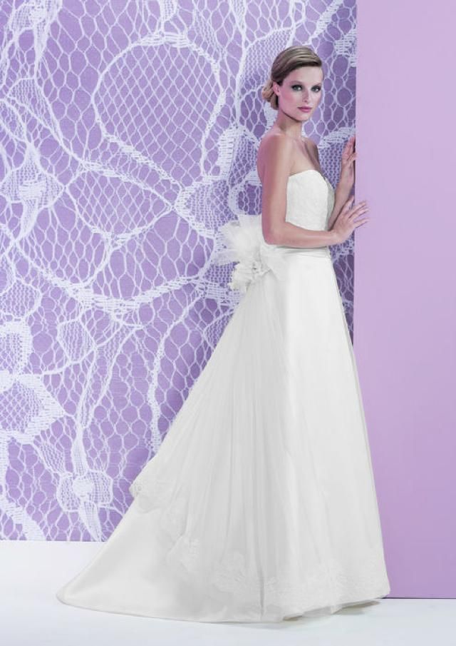 Clothing, Shoulder, Bridal clothing, Dress, Purple, Textile, Photograph, Gown, Wedding dress, Pink, 