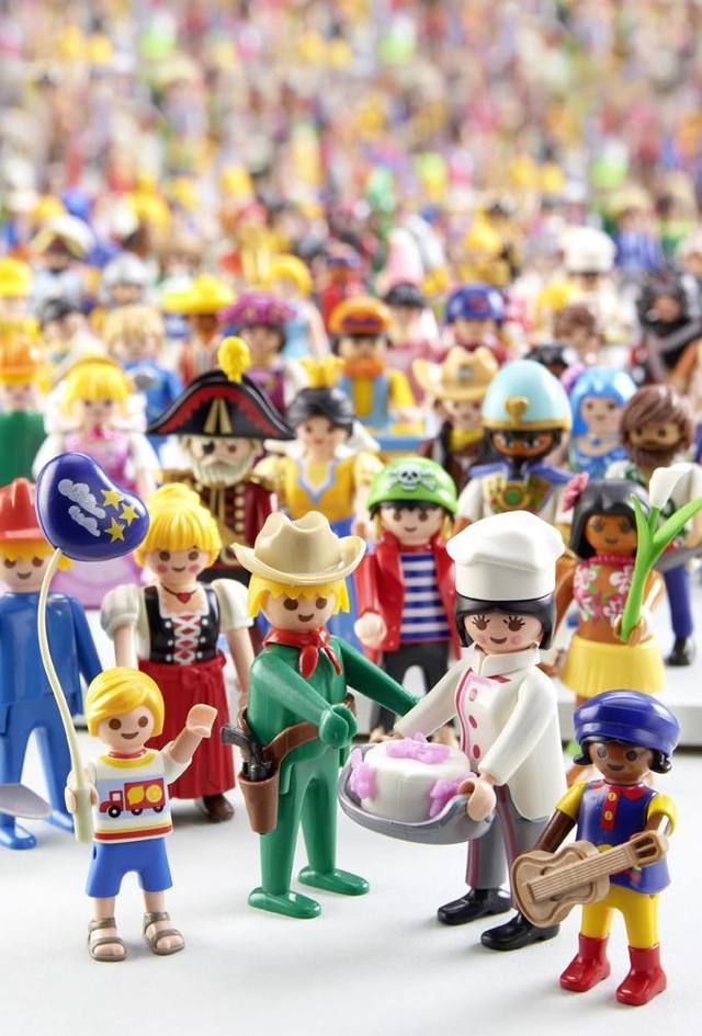 Toy, Headgear, Costume accessory, Crowd, Fictional character, Animation, Audience, Figurine, Action figure, Fan, 
