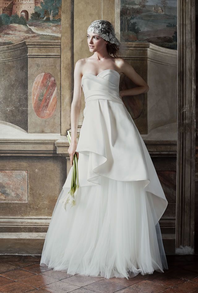 Clothing, Dress, Shoulder, Textile, Bridal clothing, White, Wedding dress, Formal wear, One-piece garment, Gown, 