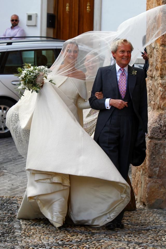 Coat, Photograph, Outerwear, Wedding dress, Formal wear, Bridal clothing, Bridal veil, Suit, Bride, Veil, 