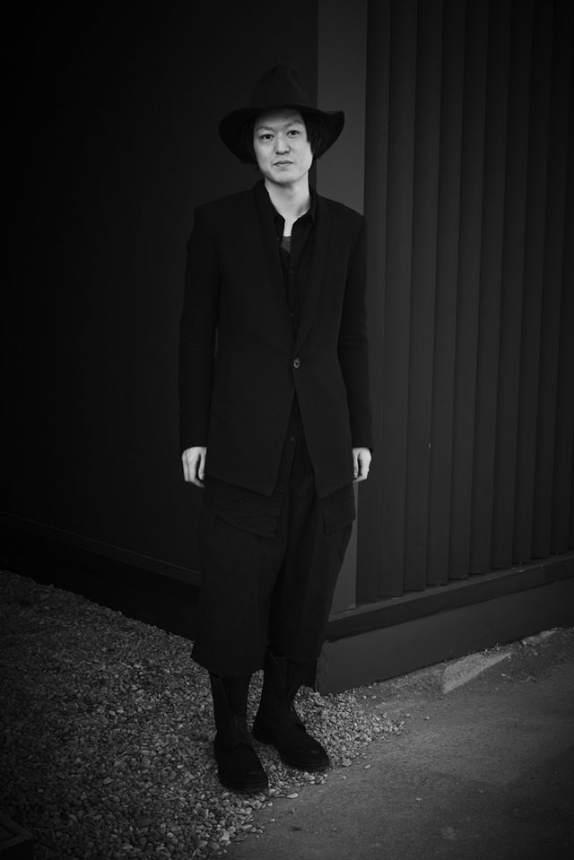 Hat, Coat, Collar, Sleeve, Trousers, Shoe, Standing, Outerwear, Monochrome, Formal wear, 